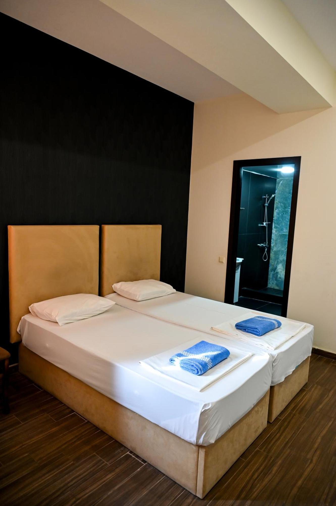 Starhostel Кутаїсі Екстер'єр фото
