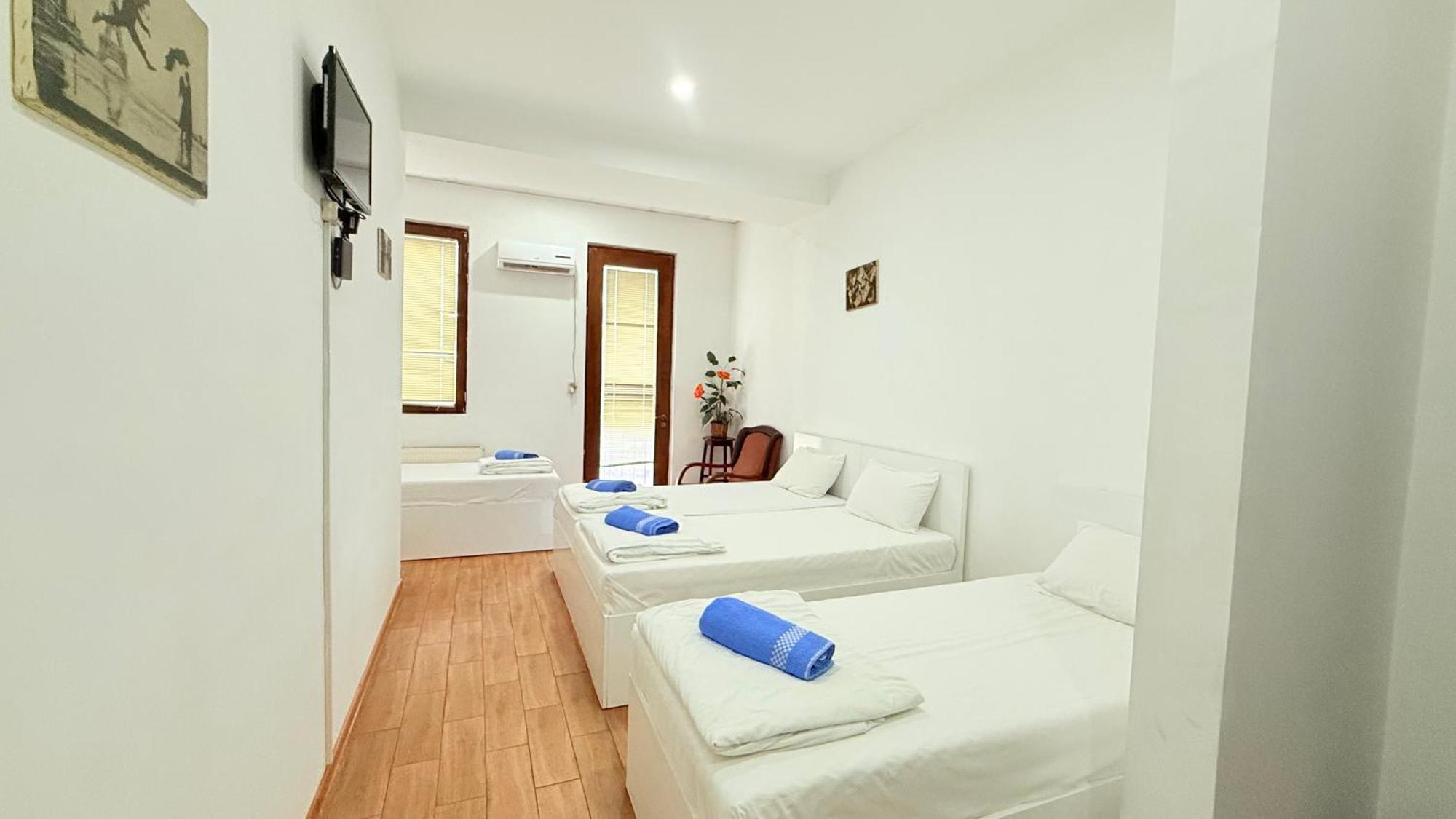 Starhostel Кутаїсі Екстер'єр фото