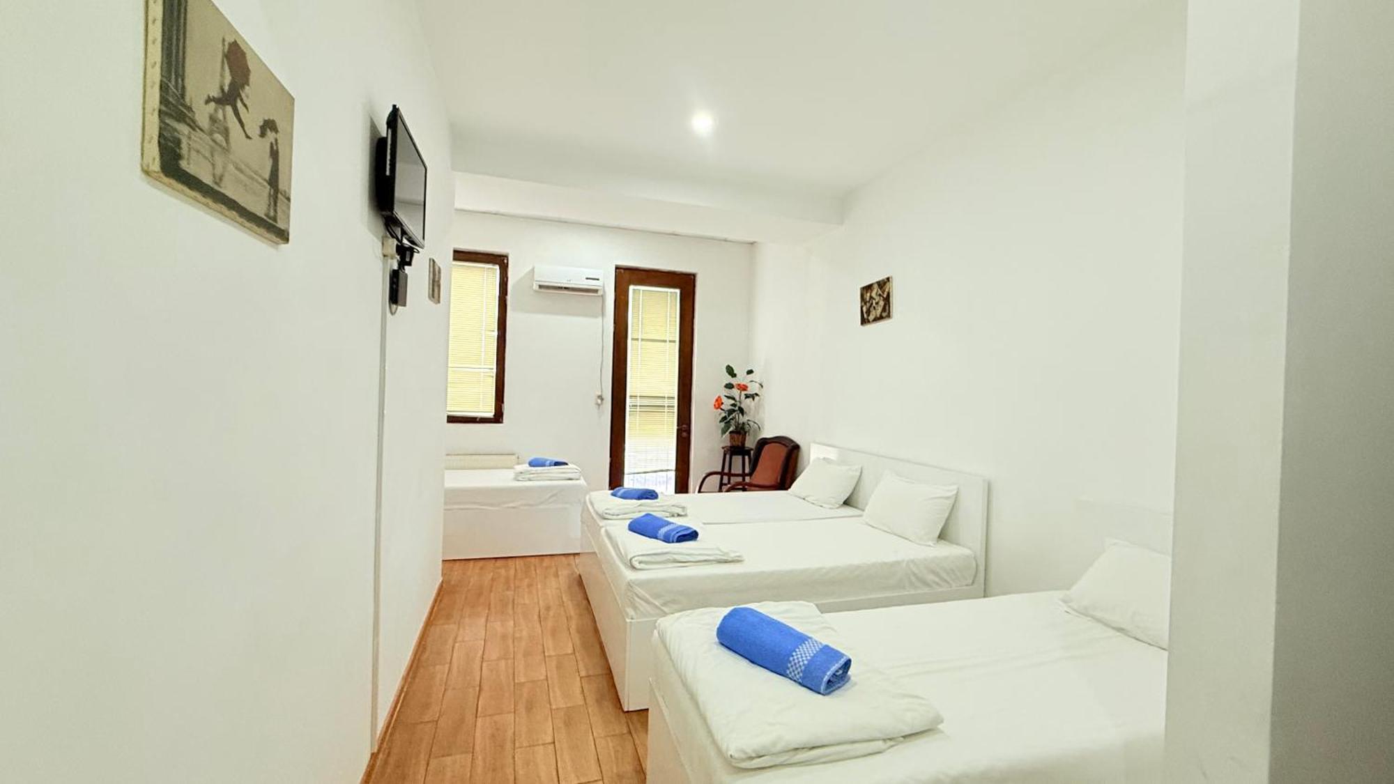 Starhostel Кутаїсі Екстер'єр фото