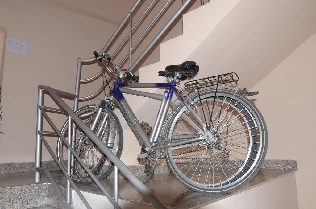 Starhostel Кутаїсі Екстер'єр фото
